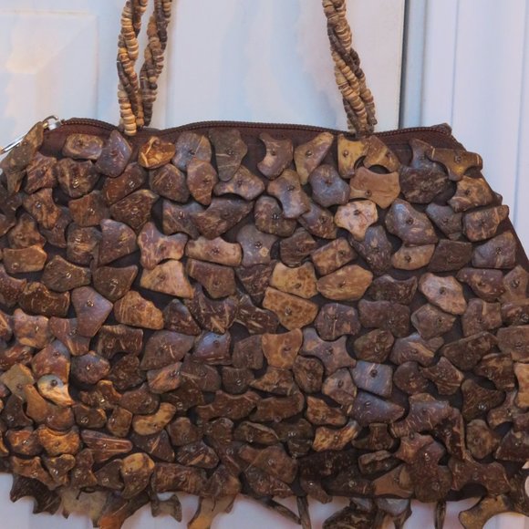 COCONUT SHELL AND ABALONE HANDBAG 16" x 11" (55J) - Picture 4 of 8